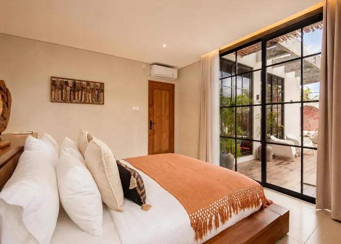 Chic 4-br Ac In Seminyak, 5 Mins *