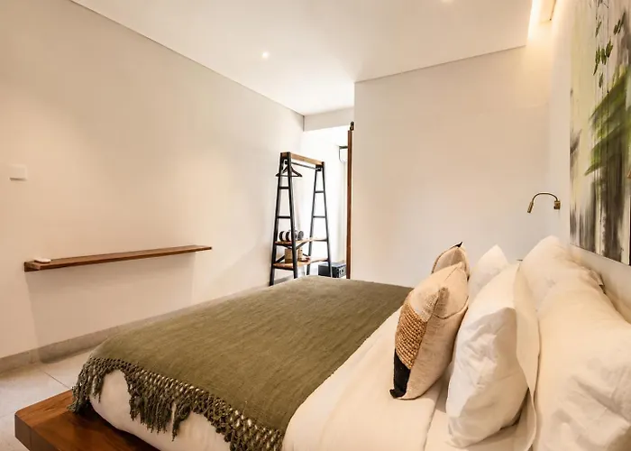 Chic 4-br Ac In Seminyak, 5 Mins