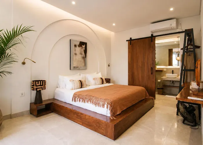 Chic 4-br Ac In Seminyak, 5 Mins *