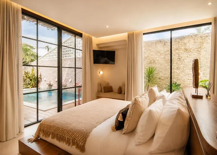 Chic 4-br Ac In Seminyak, 5 Mins