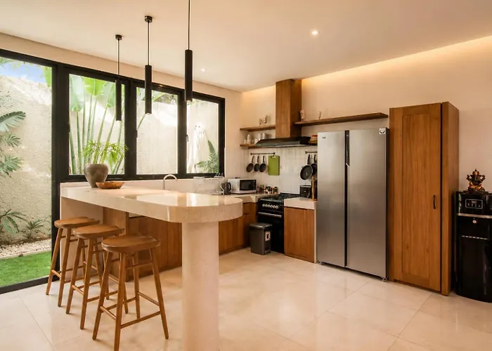 Chic 4-Br Villa In Central Seminyak, Beach 5 Mins ヴィラ *