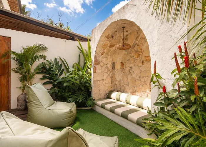 Chic 4-br Ac In Seminyak, 5 Mins Семиньяк
