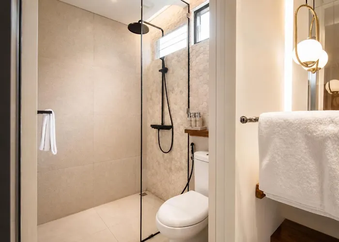 Chic 4-br Ac In Seminyak, 5 Mins Villa