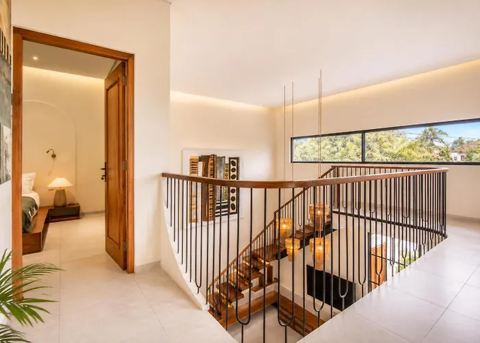 Chic 4-Br Villa In Central Seminyak, Beach 5 Mins ヴィラ *