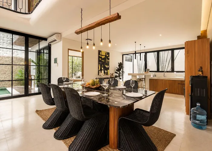 Villa Chic 4-br Ac In Seminyak, 5 Mins *