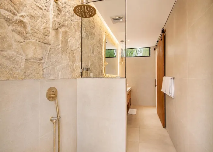 Вилла Chic 4-br Ac In Seminyak, 5 Mins