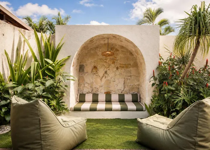 Chic 4-br Ac In Seminyak, 5 Mins Вилла Семиньяк