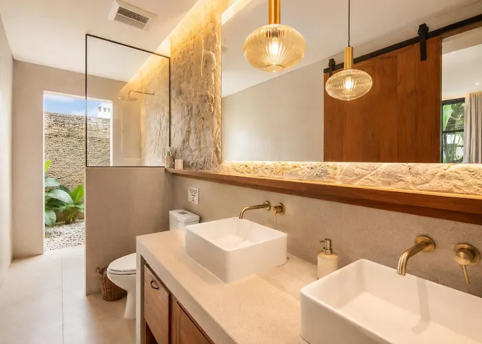 Chic 4-br Ac In Seminyak, 5 Mins Seminyak