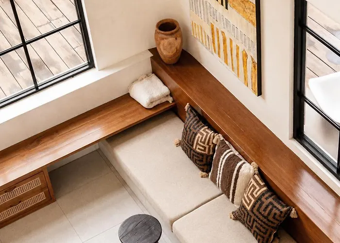 Chic 4-br Ac In Seminyak, 5 Mins Villa *