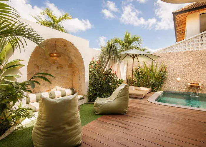Chic 4-Br Villa In Central Seminyak, Beach 5 Mins *