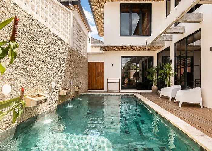 Chic 4-br Ac In Seminyak, 5 Mins Seminyak