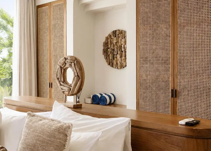 Chic 4-br Ac In Seminyak, 5 Mins Вилла *