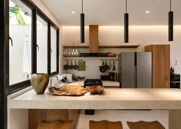 Villa Chic 4-br Ac In Seminyak, 5 Mins *