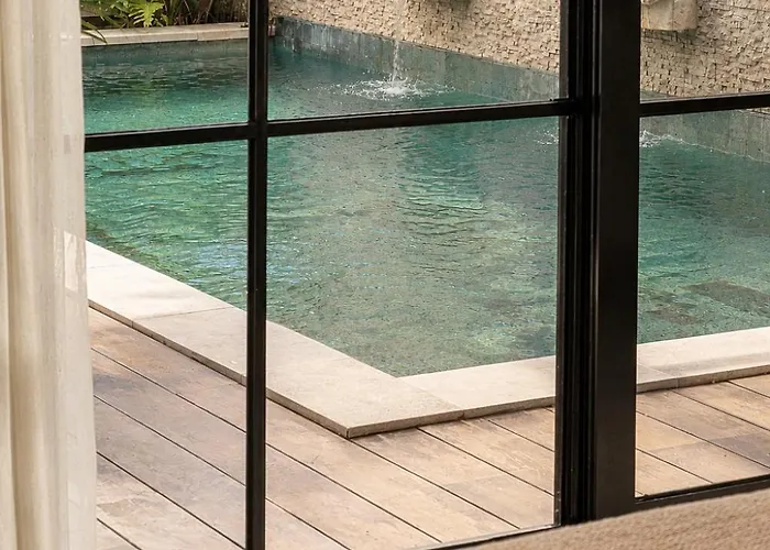 Villa Chic 4-br Ac In Seminyak, 5 Mins *