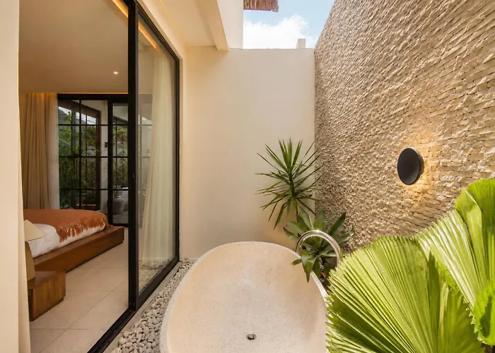 Вилла Chic 4-br Ac In Seminyak, 5 Mins Семиньяк